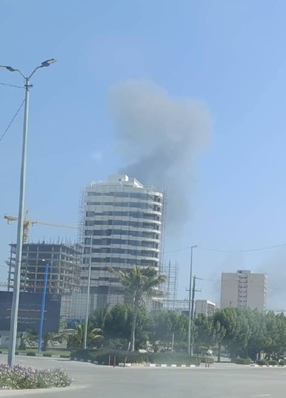 قشم - اسکله بهمن 
صدای دو انفجار و خسارت به اسکله 
۰۹:۲۰ دقیقه
۱۳ فروردین ۱۴۰۵

@mamlekate