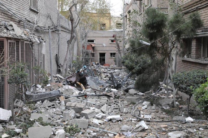 حسین کرمانپور، سخنگوی وزارت بهداشت ایران با انتشار پستی در شبکه اجتماعی ایکس گفته است که بخشهایی از انستیتو پاستور در حملات اسرائیل و آمریکا دچار آسیب جدی شده است.
@VahidHeadline

📡 @VahidOnline