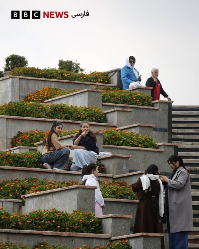 🔻در حالی که تنشها و درگیریهای نظامی همچنان بر فضای کشور سایه انداخته، مراسم «سیزدهبهدر» امسال در ایران در شرایطی متفاوت برگزار شد.
 
بعضی از شهروندان تلاش کردند سنت دیرینه سیزدهبهدر را همچنان حفظ کنند. تصاویری از حضور خانوادهها در طبیعت در تهران نشان از تمایل به حفظ امید و تداوم زندگی روزمره در شرایط بحرانی میدهد.
📸Getty Images
🇬🇧 BBCPersian

🤖 @VahidHeadline