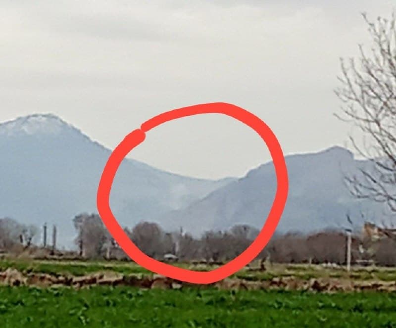 کرمانشاه - بین صحنه و بیستون
ساعت ۱۴:۳۹، پنجشنبه ۱۳ فروردین
الان صدای جنگنده اومد  و بعدش صدای انفجار و زمین لرزه
+از اینجا دیروز موشک پرتاب کردن 
همین الان صدای مهیب انفجار بلند شد

@mamlekate