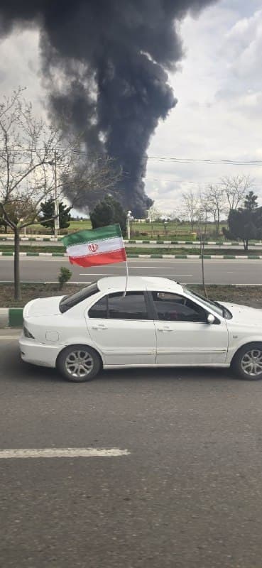 #مشهد 
عکسهای دریافتی از ستون دود 'سمت فرودگاه مشهد پس از انفجارهای ساعت ۹:۵۰ صبح'
پنجشنبه ۱۳ فروردین
Vahid

📡 @VahidOnline