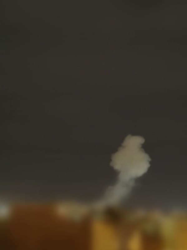 #قم
عکسهای دریافتی با شرح: فرماندهی نیروی انتظامی قم
یک ربع پیش 5 تا انفجار 
قبلا یه هم بار زدن الان نمیدونم چرا دوباره زدن
14 فروردین 2.30 بامداد

سایر پیامهای دریافتی تایید نشده:
اولین پیام دریافتی: وحید ۲:۳۳ دقیقه
بلوار آزادگان قم چندتا صدای انفجار اومد
فکر کنم ۴ تا بمب انداختن. تو کوچه بودیم قشنگ لرزید شیشه خونهها.
هنوز دقیق نمیدونیم کجا رو زده
ولی بسیار نزدیک بود به بلوار آزادگان (نزدیک ۷۲ تن)
صدای جنگنده رو شنیدیم قبلش.
گفتیم یا رد میشه یا میزنه.


قم چندتا انفجار حدود ۲:۳۵


قم الان 2:35
شیش هفتا صدای انفجار اومد زمین نلرزید ولی 
نمیدونم موشک بود یا چیز دیگه

حدود پنج دقیقه پیش صدای بدی تو قم اومد

وحیدجان قم ۰۲:۳۴ بیشتر از چهارتا صدای انفجار مهیب مشخص نیست کجارو زده


وحید قم بدجووور لرزید ساعت تقریبا ۲:۳۵ 
حدود ۴ ۵ تا پشت سر هم زد 
ما باجکیم خونه بدجور لرزید

قم ، حدود ۲:۳۵ ، صدای چهار پنج تا انفجار پشت سر هم اومد ، 
صداش بلند بود 
یا داخل شهر بود یا خیلی نزدیک به شهر


📡 @VahidOnline