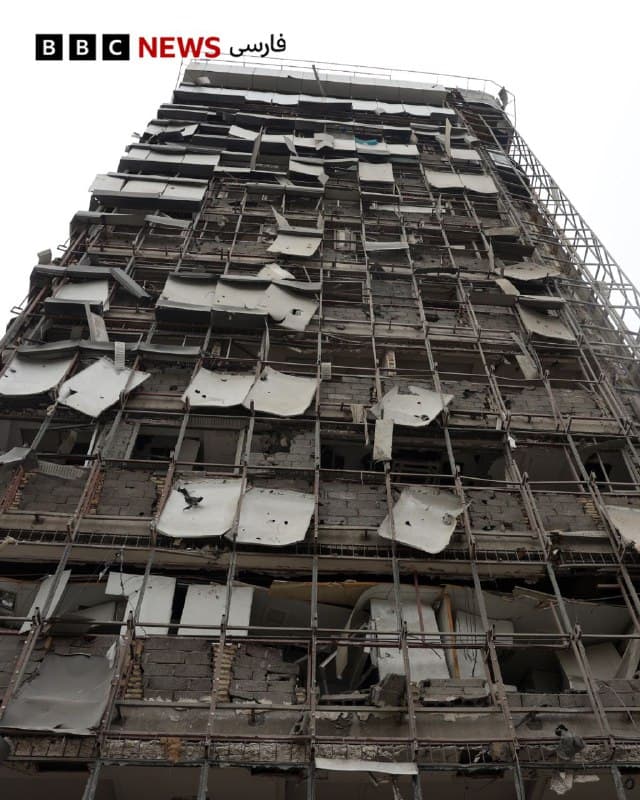 🔻موج حملات اسرئیل و آمریکا به ایران و حملات تلافیجویانه جمهوری اسلامی ایران سومین روز خود را سپری کرده است.
گزارشهای رسیده به بیبیسی فارسی حاکی از موج جدید حمله به تهران است و صدای انفجار از نقاط مختلف شهر شنیده میشود.
به گفته ساکنان منطقه قرهنی، رسالت و مجیدیه هدف قرار گرفته و صداهای مهیب انفجار شنیده شده است.
تصاویری از برخی از مناطق تهران که هدف این حملات بودهاند .
📷 Reuters/ EPA
bbc.in
🇬🇧 BBCPersian
🤖 @VahidHeadline