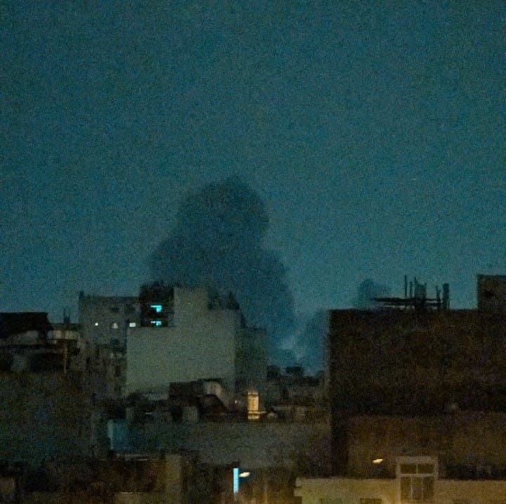 ساعت ۳:۴۷ الی ۳:۵۰ صبح (چهارشنبه 20 اسفند)
صدای حداقل ۱۰ تا انفجار غرب تهران
فقط صدای انفجار بود. صدای جنگنده نشنیدم.
- ۱۰-۱۲ تا انفجار نزدیک فردیس و اندیشه.
صداش فرق میکرد خیلی عمقی نبود
و جنگنده هم صدا نیومد.
ساعت ۳:۵۰
@mamlekate