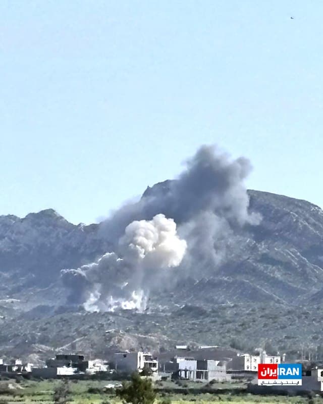 تصویر رسیده به ایراناینترنشنال در چهارشنبه ۲۰ اسفند وقوع انفجاری را در ارتفاعات بوشهر نشان میدهد.
🏁 🇬🇧 IranintlTV
🤖 @VahidOOnLine