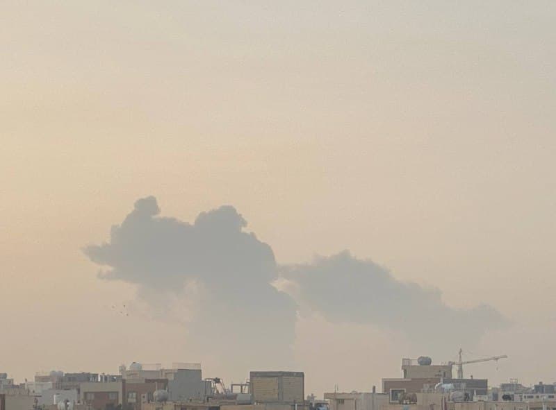 - اصفهان یکشنبه ۲۴ اسفند ساعت ۶:۲۰
نزدیک ۱۵ تا انفجار پشت هم.
تقریبا ۱۵ دقیقه بعدش صدا رفت جنوب شهر
۹ انفجار تا الان مجموعا. ۳ تا شاهین شهر.
- مرکز شهرو سنگین زدن
ساعت ۶:۱۹ دقیقه
- از ساعت ۶:۱۵ تا ۶:۳۰ یکشنبه ۲۴ اسفند نزدیک ۲۰ تا انفجار شدید در اصفهان که بیشتر سمت هوانیروز بود.
@mamlekate