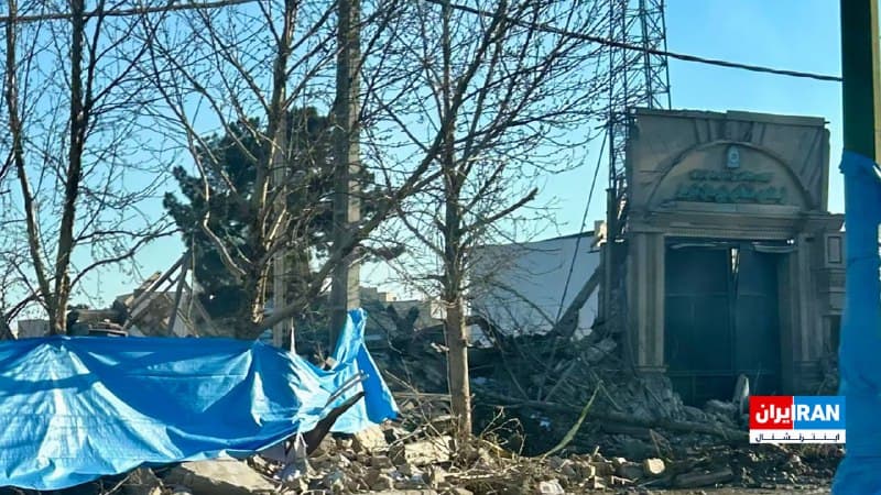 تصویر ارسالشده به ایراناینترنشنال، ویرانه بهجامانده از مقر فرماندهی نیروی انتظامی شهریار را نشان میدهد.
🏁 🇬🇧 IranintlTV
🤖 @VahidOOnLine