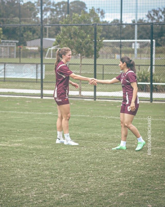 🔸باشگاه استرالیایی بریزبن رور اعلام کرد که فاطمه پسندیده و عاطفه رمضانیزاده، دو عضو تیم ملی فوتبال زنان ایران، در تمرینات تیم زنان این باشگاه در لیگ A استرالیا شرکت کردهاند. این باشگاه گفته است که امکانات تمرینی خود را در اختیار این دو بازیکن قرار داده و تلاش میکند در دورهای که آنها درباره مراحل بعدی مسیر حرفهای خود تصمیم میگیرند، محیطی حمایتی فراهم کند.
🔸فاطمه پسندیده و عاطفه رمضانیزاده پیشتر همراه با تیم ملی فوتبال زنان ایران برای رقابتهای بینالمللی به استرالیا سفر کرده بودند. گزارشها حاکی است که آنها پس از جدا شدن از اردوی تیم ملی در استرالیا ماندند و درخواست پناهندگی دادهاند.
🔸بر اساس گزارش رسانهها، در ابتدا چند بازیکن تیم ملی ایران چنین درخواستی مطرح کرده بودند، اما برخی از آنها بعداً از این تصمیم صرفنظر کرده و استرالیا را ترک کردند.
🔸دادستانی کل جمهوری اسلامی پیش از این در بیانیهای تهدیدآمیز از بازیکنان پناهنده خواسته بود که برای «رفع دغدغه خانوادههایشان» به ایران بازگردند.
🇺🇸 🇨🇿 RadioFarda
🤖 @VahidHeadline