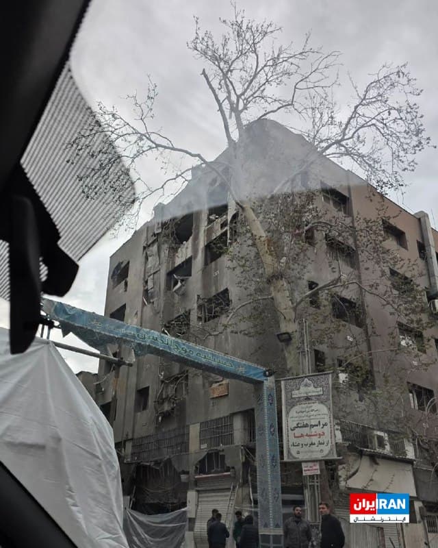 تصویر ارسالشده به ایراناینترنشنال، ساختمانی را در تقاطع خیابانهای بزرگمهر و فلسطین نشان میدهد که هدف حملهای هدفمند قرار گرفته است.
🏁 🇬🇧 IranintlTV
🤖 @VahidOOnLine