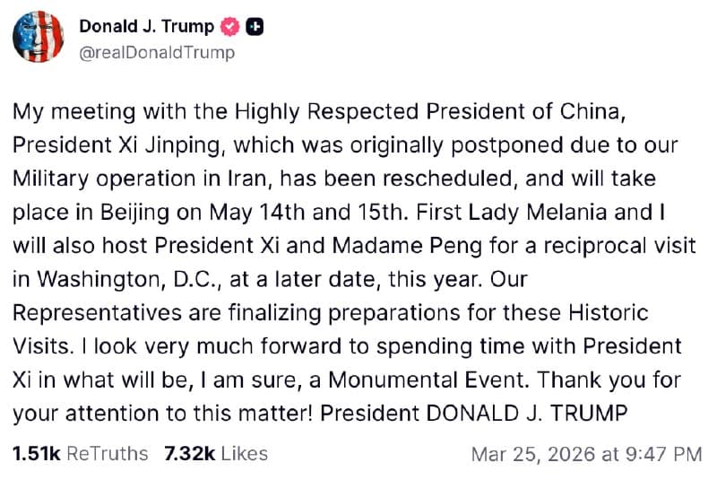 ترامپ لحظاتی پیش اعلام کرد دیدار با شی جین پینگ در پکن که قرار بود هفتهی آینده برگزار بشه، به دلیل عملیات نظامی علیه ج.ا، به ۱۴ و ۱۵ ماه می موکول شده؛ یعنی تقریبا هفت هفته دیگه.
۱. ملاک خوبیه برای اینکه به ما بگه چند وقت دیگه عملیات حدودا ادامه خواهد داشت.
۲. از طرفی ۹۰ روز فرصت ترامپ برای جنگ بدون توضیح به کنگره همون حدود تموم میشه
این موضوع ۹۰ روز به قانون اختیارات جنگی (War Powers Resolution) مصوب ۱۹۷۳ برمیگردد که به نوعی «ترمزی» برای قدرت نظامی رئیسجمهور آمریکا محسوب میشود. با توجه به تحولات اخیر در مارس ۲۰۲۶ و درگیریهای مربوط به عملیات اپیک فیوری (Operation Epic Fury) علیه ایران، این قانون دوباره داغ شده است.
در ادامه، جزئیات این مهلت ۹۰ روزه و وضعیت فعلی را بررسی میکنیم:
۱. قانون ۶۰ + ۳۰ روز (مجموعاً ۹۰ روز)
برخلاف تصور رایج، موضوع «توضیح ندادن به کنگره» نیست؛ رئیسجمهور طبق قانون موظف است حداکثر ۴۸ ساعت پس از شروع عملیات، گزارشی رسمی به کنگره بدهد (که ترامپ این کار را در ۲ مارس انجام داد). اما محدودیت اصلی بر سر تداوم جنگ است:
۶۰ روز اول: رئیسجمهور میتواند نیروها را به مناطق جنگی بفرستد، اما اگر طی این ۶۰ روز کنگره رسماً اعلام جنگ نکند یا مجوز کتبی صادر نکند، مهلت او تمام میشود.
۳۰ روز تمدید: اگر رئیسجمهور گواهی بدهد که خروج فوری نیروها برای ایمنی آنها خطرناک است، ۳۰ روز دیگر برای «عقبنشینی ایمن» فرصت دارد.
نتیجه: در مجموع، رئیسجمهور میتواند ۹۰ روز بدون تأیید نهایی کنگره بجنگد.
۲. زمانبندی در وضعیت فعلی (مارس ۲۰۲۶)
حملات گسترده به ایران در ۲۸ فوریه ۲۰۲۶ آغاز شد. با یک محاسبه ساده:
پایان مهلت ۶۰ روزه: حدود ۲۹ آوریل ۲۰۲۶.
پایان مهلت ۹۰ روزه (با تمدید): حدود ۲۹ می ۲۰۲۶.
بنابراین، این فرصت اواخر بهار تمام میشود. فشار دموکراتها در کنگره (مانند قطعنامههای اخیر تیم کین و کوری بوکر) برای این است که ترامپ را قبل از رسیدن به این ضربالاجل مجبور به توقف یا کسب مجوز کنند.
۳. چالش حقوقی: آیا ترامپ عقبنشینی میکند؟
در حال حاضر (۲۵ مارس ۲۰۲۶)، سنا با رای ۵۳ به ۴۷ تلاش دموکراتها برای محدود کردن اختیارات جنگی ترامپ را شکست داده است. تیم ترامپ معتقد است این حملات تحت عنوان «دفاع از خود» و طبق ماده ۲ قانون اساسی (اختیارات فرمانده کل قوا) انجام شده و لزوماً نیازی به مجوز کنگره ندارد.
۳. توی باور ترامپ تهدید شماره یک آمریکا، چینه. چون چین بدون نفت مفت ایران و ونزوئلا، تو رقابت با آمریکا کم میآره، تحرکات نظامی آمریکا در راستای اجرای سیاستهایی هستند که ترامپ قولش رو به حامیان مردمیش توی آمریکا داده. و با خبر اعزام نیروی جدید مساله گرفتن جزیره خارک و کنترل تنگه هرمز مطرحه. این تحلیل تا اینجا تحلیل نیمتنبونی درستی هم هست که زیاد مطرح میشه اما نیمتنبون باقیمونده اون، که مساله بزرگتر و مهمتر و اساسیتریه، حضور اسرائیل در مساله ایرانه و تهدید وجودی ج.ا براش. هرچند مردی که میگفت تلاویو و حیفا رو با خاک یکی میکنیم طوری با خاک یکی شد که هنوز که هنوزه خاکش نکردند.
۴. توییت قالیباف:
براساس برخی دادهها، دشمنان ایران با پشتیبانی یکی از کشورهای منطقه، در حال تدارک عملیات اشغال یکی از جزایر ایرانی هستند.
تمام تحرکات دشمن تحت اشراف نیروهای مسلح ماست. اگر قدم از قدم بردارند، تمام زیرساختهای حیاتی آن کشور منطقهای بدون محدودیت، هدف حملات بیامان قرار خواهد گرفت.
@mamlekate