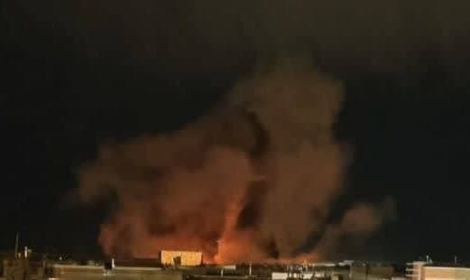 ❗️کاشان ۱:۳۵، شنبه ۸ فروردین. نزدیک چهار ثانیه ثابت شیشه ها لرزید. هیچ ایده ای ندارم کجا رو زد.
❗️ کاشان امشب شنبه ساعت ١:٣۶ صدای ۴ انفجار اومد. هنوز نمیدونیم کجا رو زدن.
❗️ سلام۰۱:۳۴ دقیقه
صدای جنگنده شدید بر آسمان کل کاشان
بدون صدای انفجار تا این لحظه
حدود ۲ دقیقه صدا ادامه داشت.
❗️ ۰۱:۳۸ دقیقه
چند انفجار شدید در آران و بیدگل
به همراه قطعی برق
احتمال زیاد فولاد کویر آران و بیدگل (عکس)
❗️ ساعت ۱:۴۰ فولاد کویر کاشان رو زدن.
@mamlekate