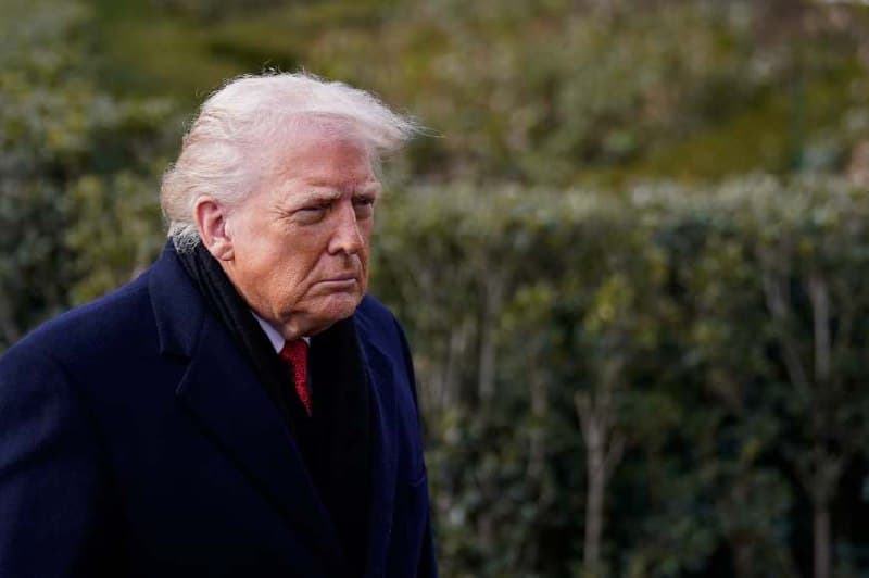 ☝️ دونالد ترامپ: یک هفته دیگر خواهیم فهمید قالیباف واقعاً با آمریکا همکاری میکند یا نه
دونالد ترامپ رئیس جمهوری آمریکا، تأیید کرده است که محمدباقر قالیباف رئیس مجلس شورای اسلامی، همان مقام حکومتی است که واشنگتن در هفتههای اخیر با او در ارتباط بوده است.
@mamlekate