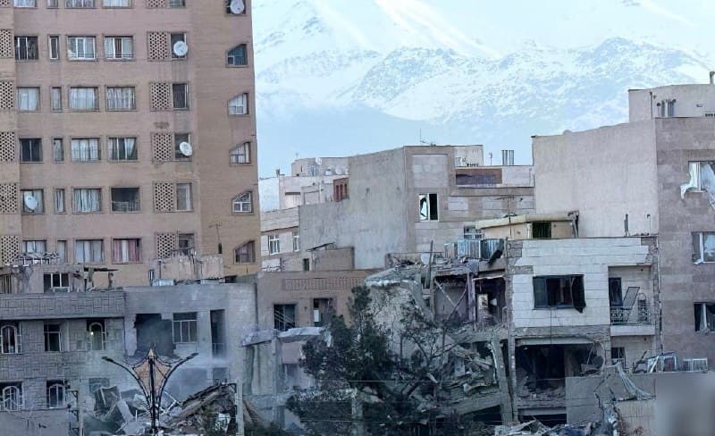 بنا بر پیامهای دریافتی از شهروندان: در خیابان ۴۲ تهرانسر، کوچه مقدسی، یک ساختمان حدود ساعت ۵:۴۵ صبح هدف قرار گرفت.
تصاویر دریافتی، #تهران چهارشنبه ۱۲ فروردین
Vahid
📡 @VahidOnline